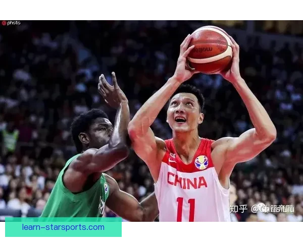 中国男篮迎战澳大利亚队拼劲力争东京奥运资格赛关键胜利